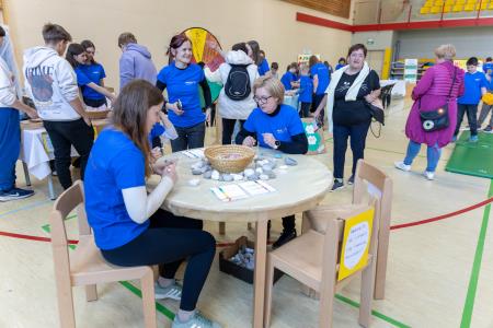 Dan zdravja 2025 OŠNT Dravograd - zavrti kolo zdravja in ustvari svoj kamenček prijaznosti